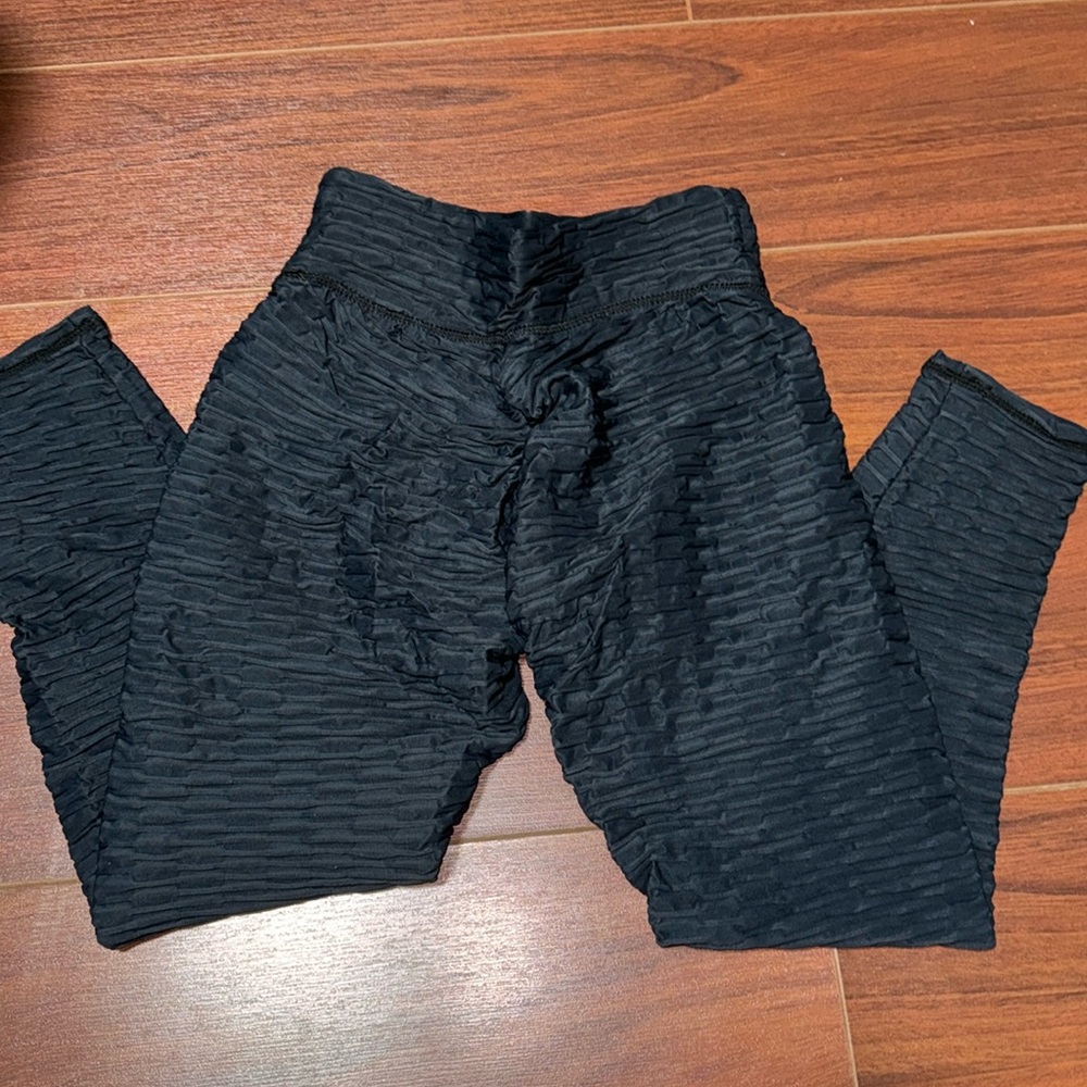 BOOTY LIFTING ANTI CELLULITE SCRUNCH LEGGINGS